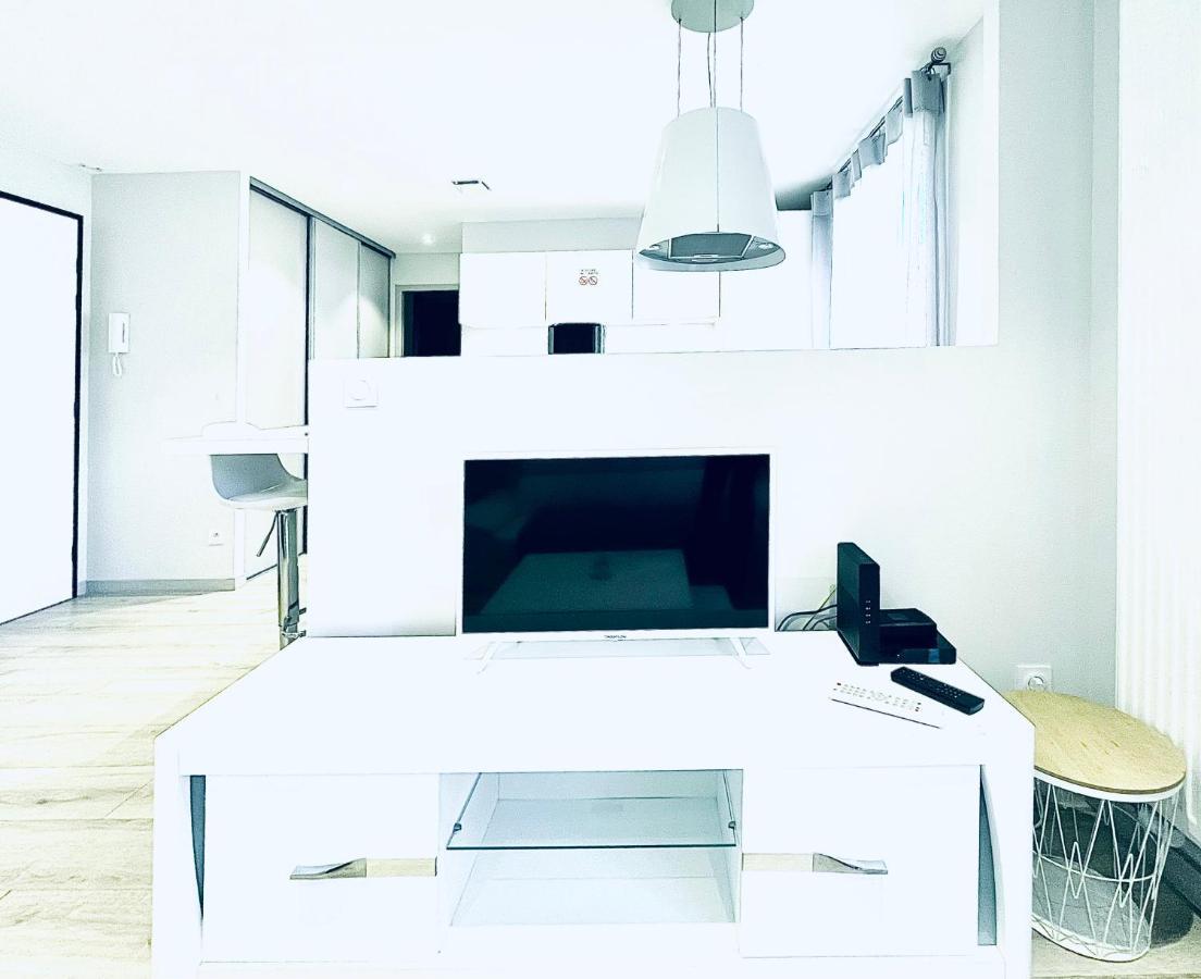 Le White Cosy A 5 Minutes Du Lac Avec Parking Privatif Gratuit 안시 외부 사진