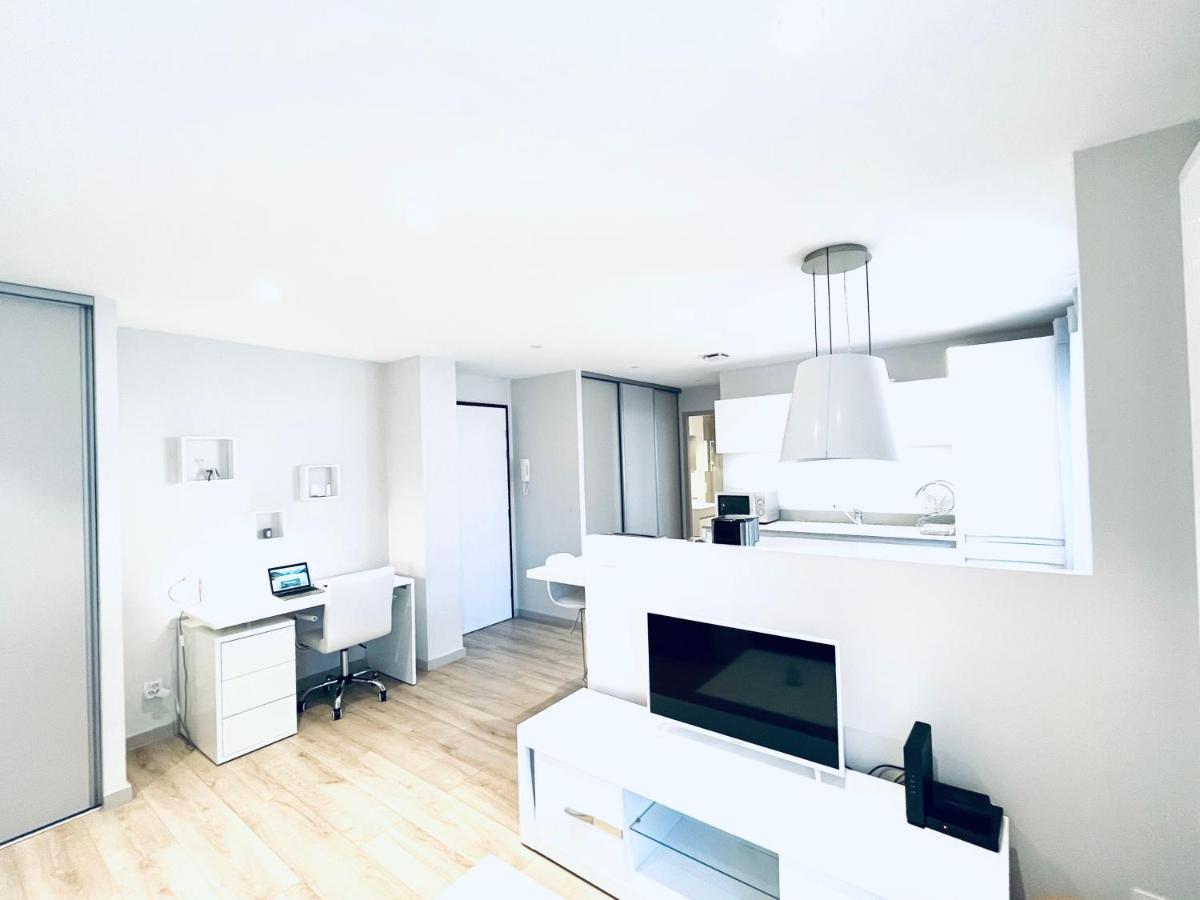 Le White Cosy A 5 Minutes Du Lac Avec Parking Privatif Gratuit 안시 외부 사진